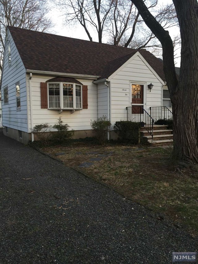 Sold 710 Paramus Rd, Paramus, NJ 07652 4 Beds / 1 Full Bath 385,000