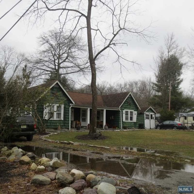 Sold West Milford, NJ 07421 3 Beds / 1 Full Bath 128,000