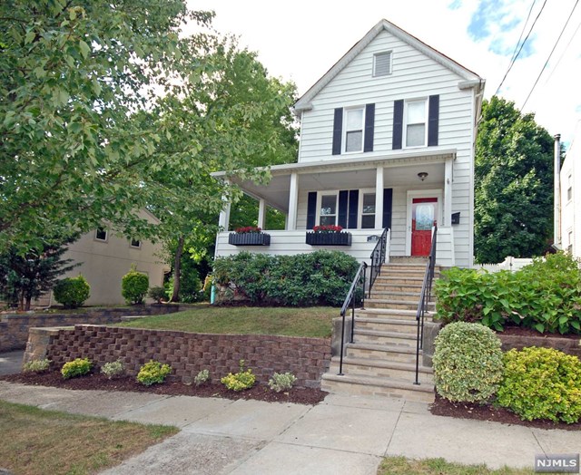 Sold Maywood, NJ 07607 2 Beds / 1 Full Bath / 1 Half Bath 335,000