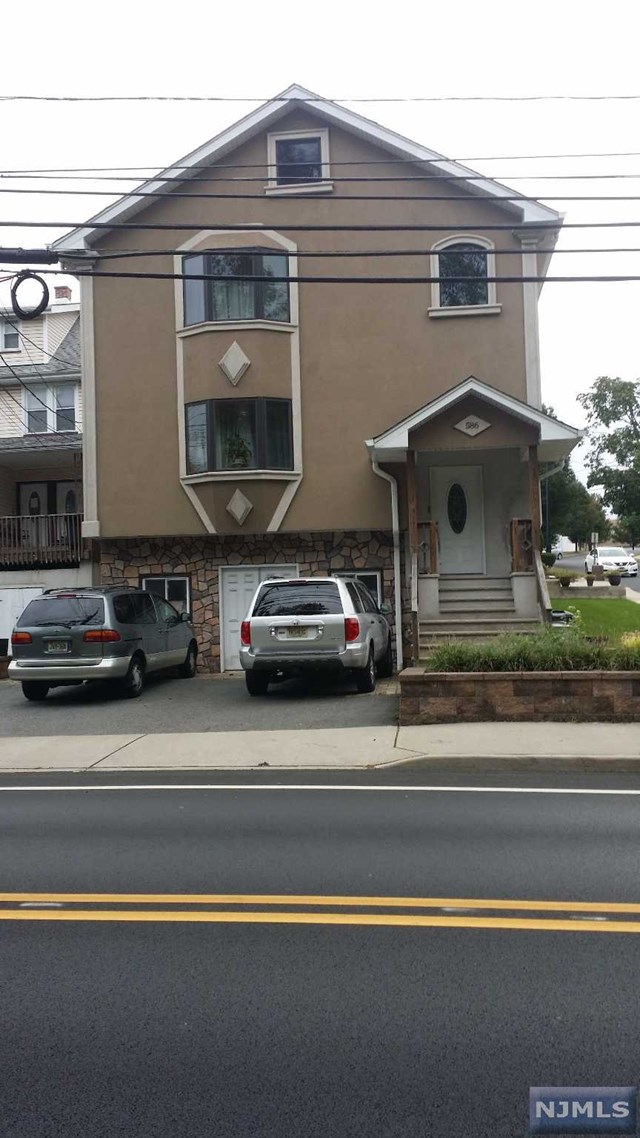 Sold 586 Main St, Lodi, NJ 07644 3 Beds / 2 Full Baths Lodi, NJ