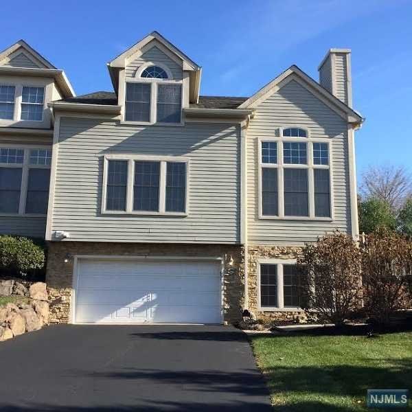Sold 7 Alpine Dr, North Haledon, NJ 07508 3 Beds / 3 Full Baths / 1