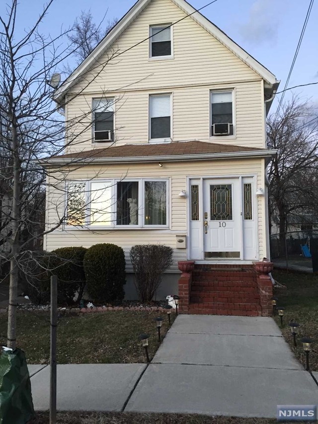 Sold 10 Christie Street, Ridgefield Park, NJ 07660 3 Beds / 1 Full Bath / 1 Half Bath 305,000