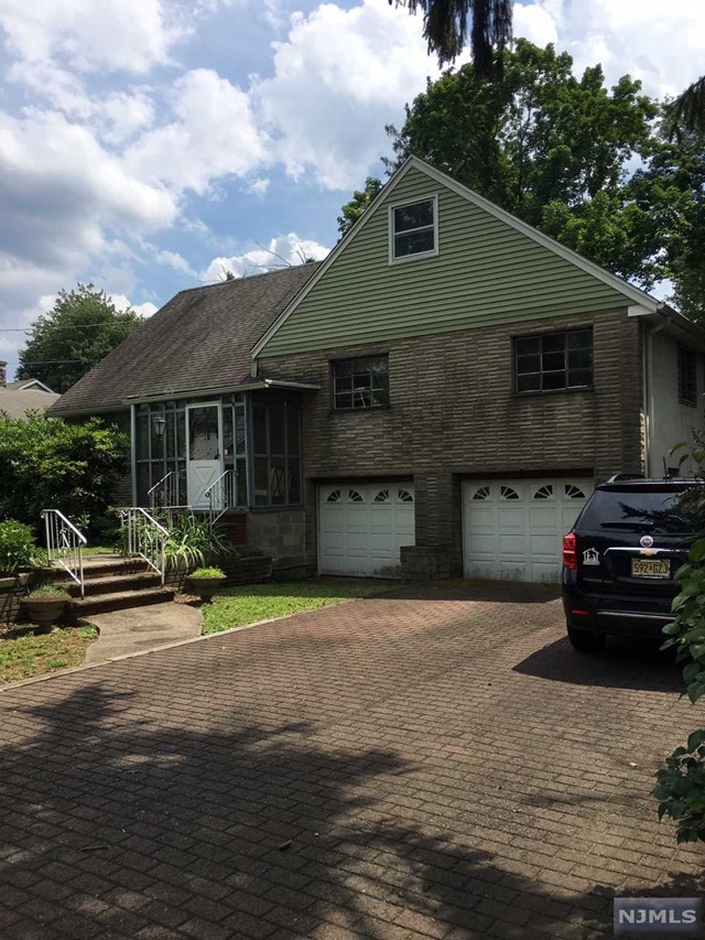Sold Totowa, NJ 07512 3 Beds / 1 Full Bath 305,000