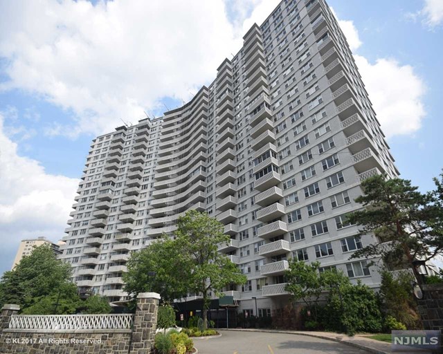 Sold 2000 Linwood Avenue, 4O, Fort Lee, NJ 07024 2 Beds / 2 Full