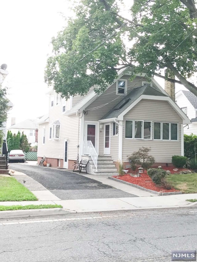 Sold 31 Delawanna Ave, Clifton, NJ 07014 4 Beds / 2 Full Baths / 1 Half Bath 430,000
