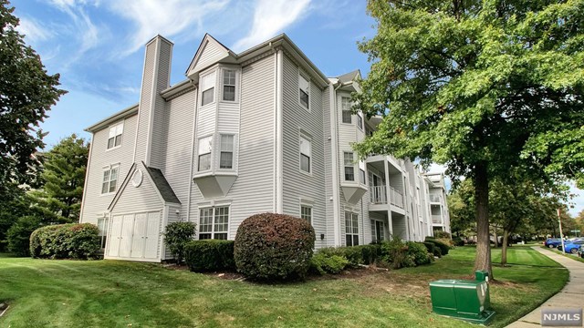 Sold: 481 Quince Court Mahwah NJ 07430 2 Beds / 2 Full Baths $354 000