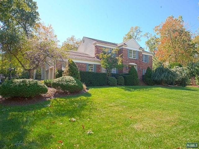 Sold: 539 Farview Court Wyckoff NJ 07481 4 Beds / 2 Full Baths / 2