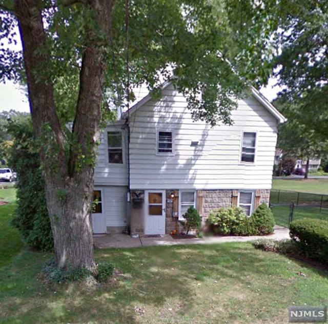 Sold 161 Lincoln Avenue, Dumont, NJ 07628 4 Beds / 1 Full Bath / 1