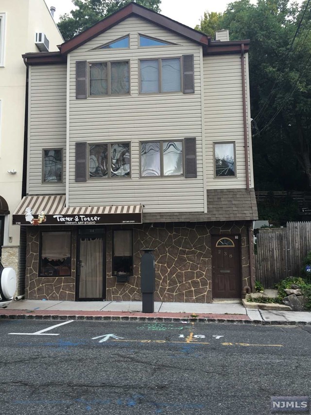 Sold 238 Old River Road, Edgewater, NJ 07020 3 Beds / 2 Full Baths