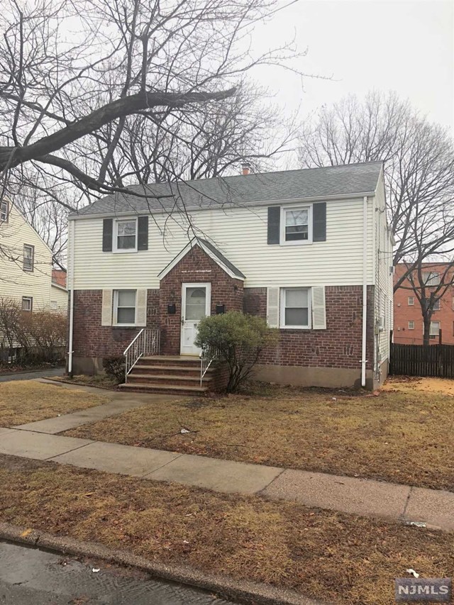 Sold 19 Macarthur Avenue, Hasbrouck Heights, NJ 07604 6 Beds / 2