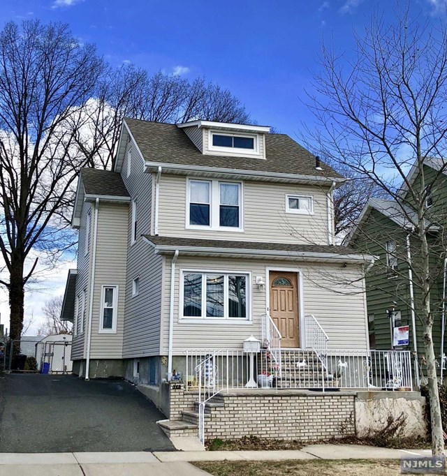 Sold 513 Kingsland Avenue, Lyndhurst, NJ 07071 3 Beds / 1 Full Bath