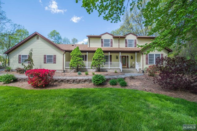 Sold: 116 Boonton Avenue, Kinnelon Borough, NJ 07405 | 5 Beds / 3 Full ...