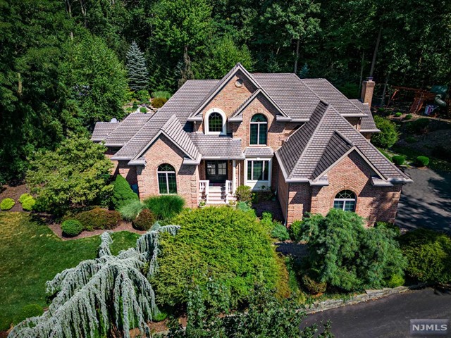 For Sale: 31 Walsh Drive, Mahwah, NJ 07430 | 5 Beds / 5 Full Baths / 1 ...