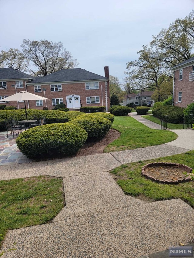 For Lease 5 Heights Road, H1, Ridgewood, NJ 07450 2 Beds / 1 Full